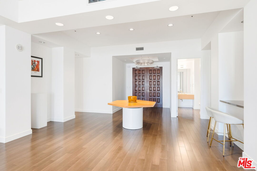 10380 Wilshire Blvd Unit: 302, Wilshire Corridor 