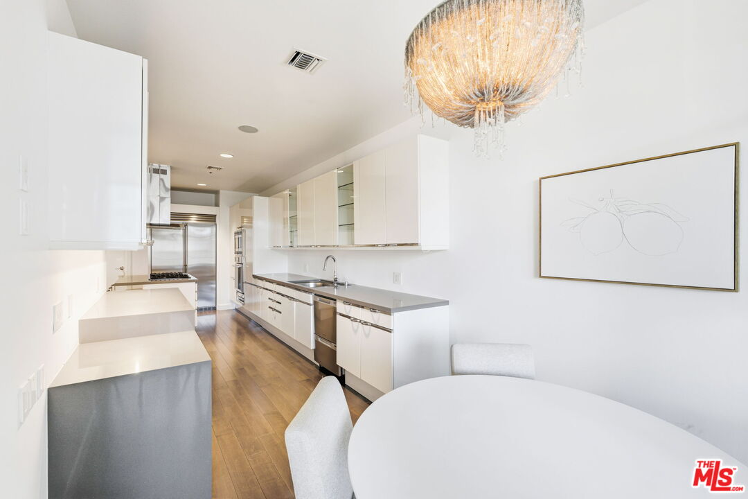 10380 Wilshire Blvd Unit: 302, Wilshire Corridor 
