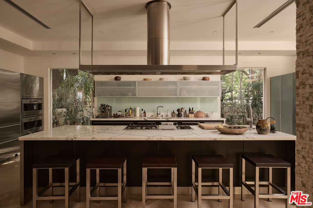 623 N Alta Dr, Beverly Hills 