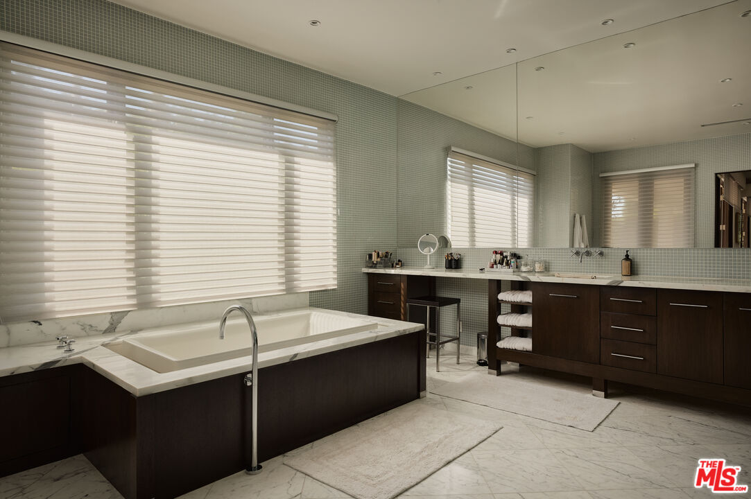 623 N Alta Dr, Beverly Hills 