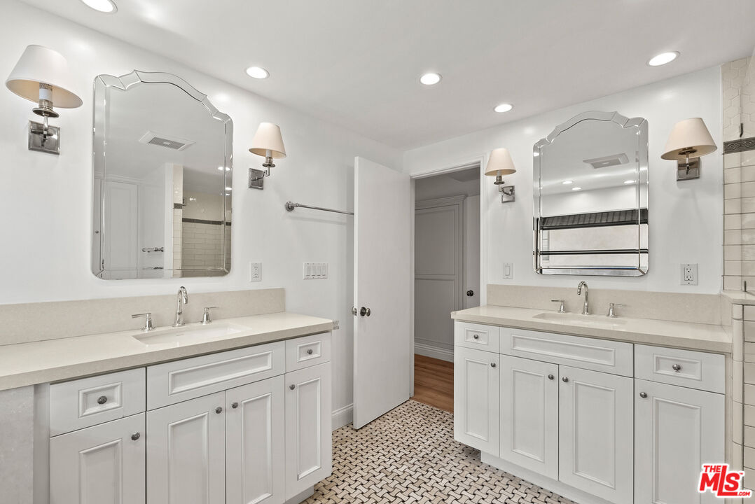 717 N Alta Dr, Beverly Hills 