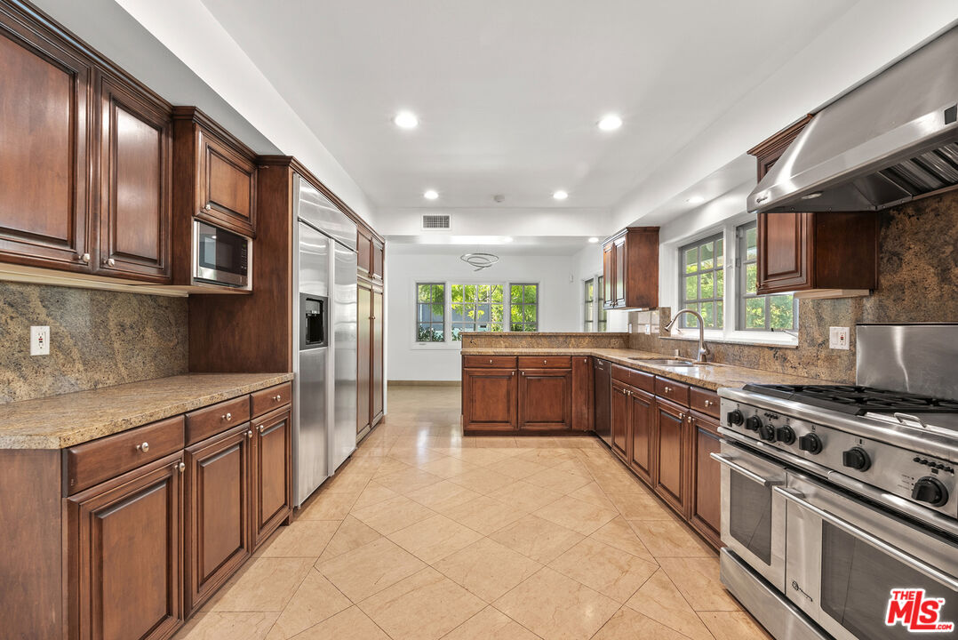 717 N Alta Dr, Beverly Hills 