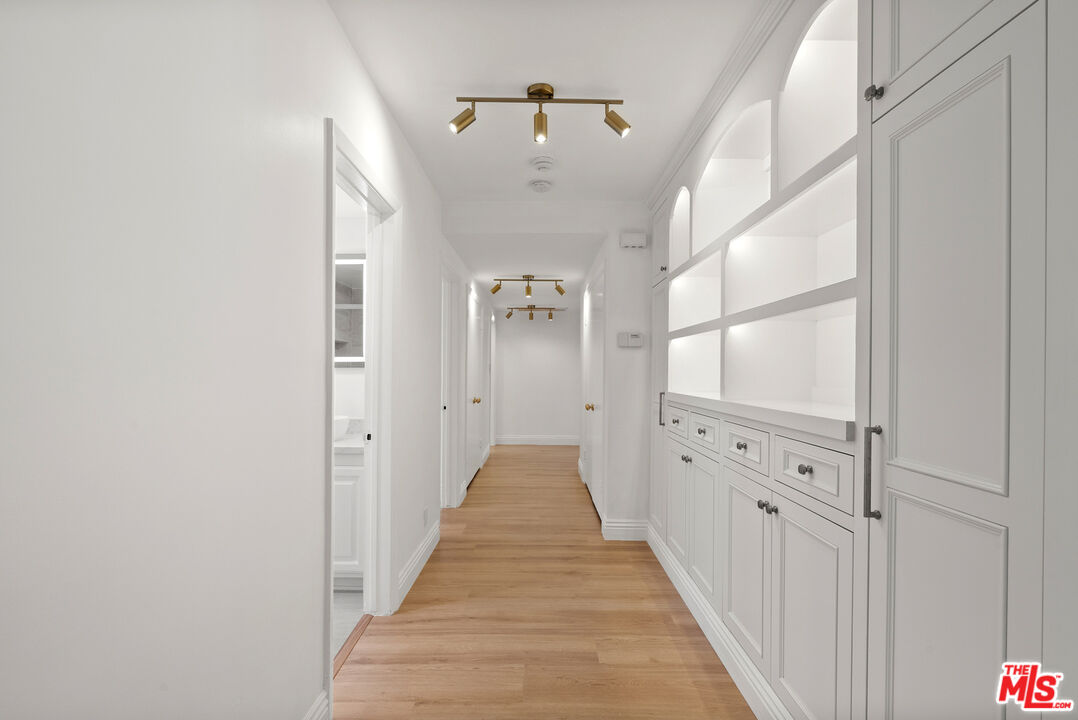 717 N Alta Dr, Beverly Hills 