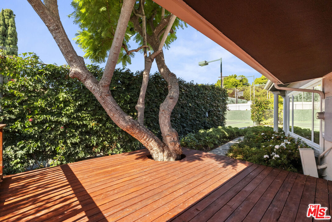 717 N Alta Dr, Beverly Hills 