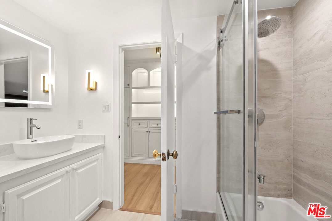 717 N Alta Dr, Beverly Hills 