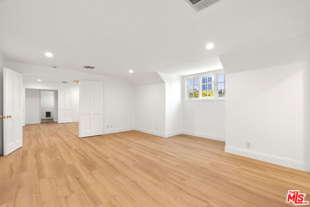 717 N Alta Dr, Beverly Hills 