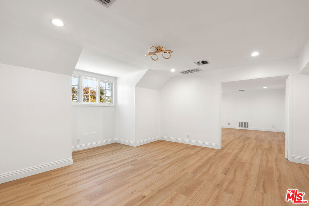 717 N Alta Dr, Beverly Hills 