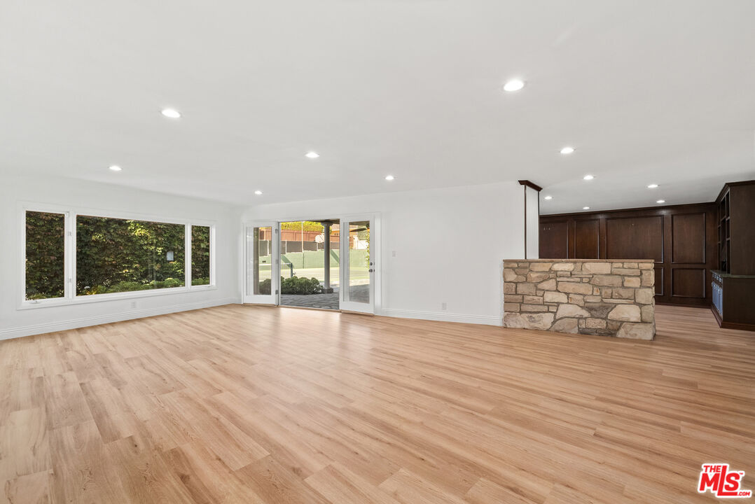 717 N Alta Dr, Beverly Hills 