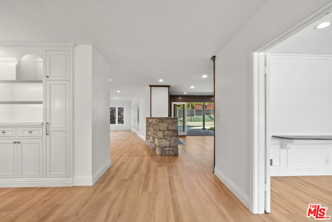 717 N Alta Dr, Beverly Hills 