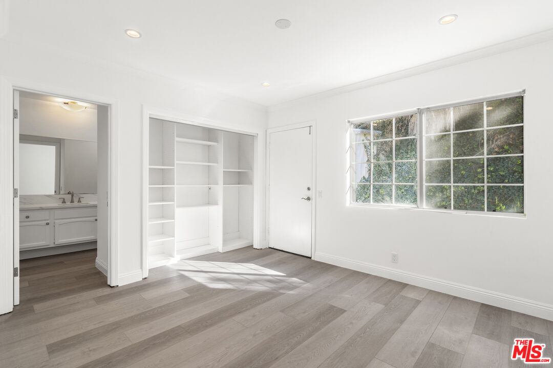 3217 Hutton Dr, Beverly Hills 