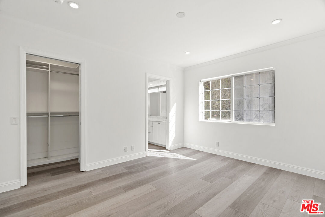 3217 Hutton Dr, Beverly Hills 