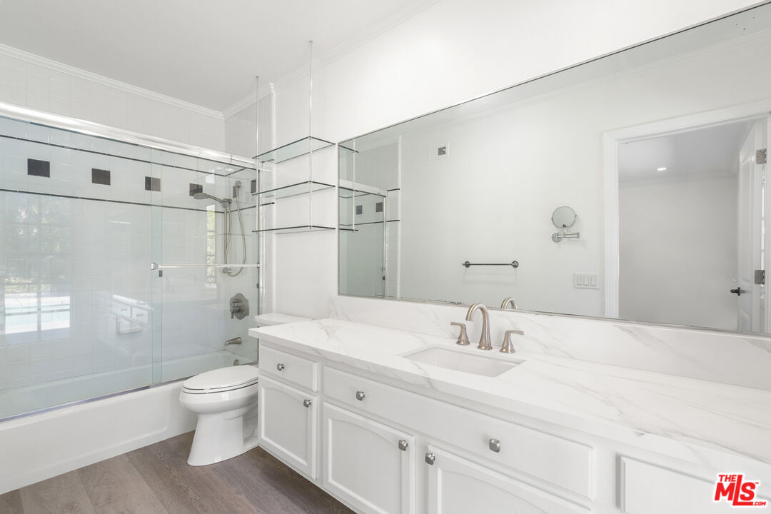 3217 Hutton Dr, Beverly Hills 