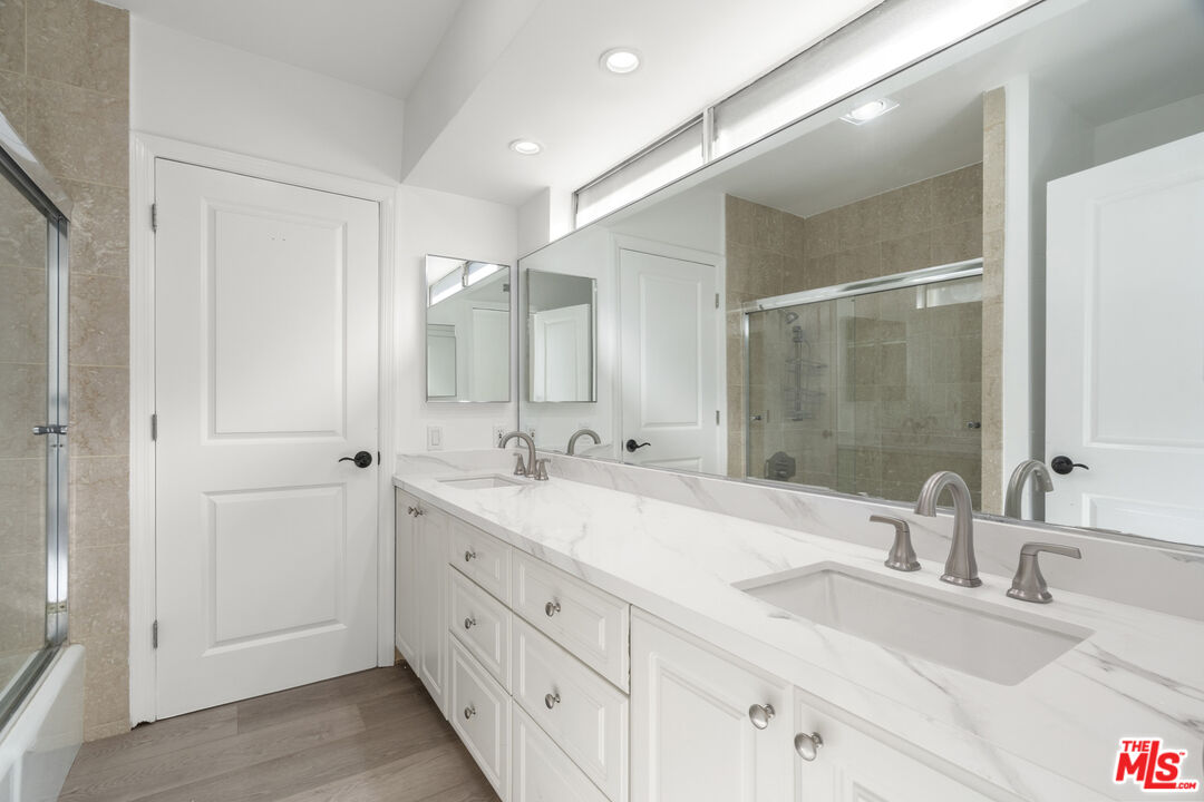 3217 Hutton Dr, Beverly Hills 