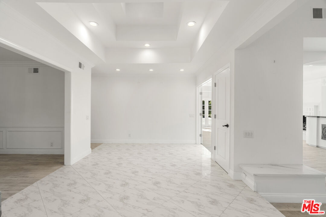 3217 Hutton Dr, Beverly Hills 