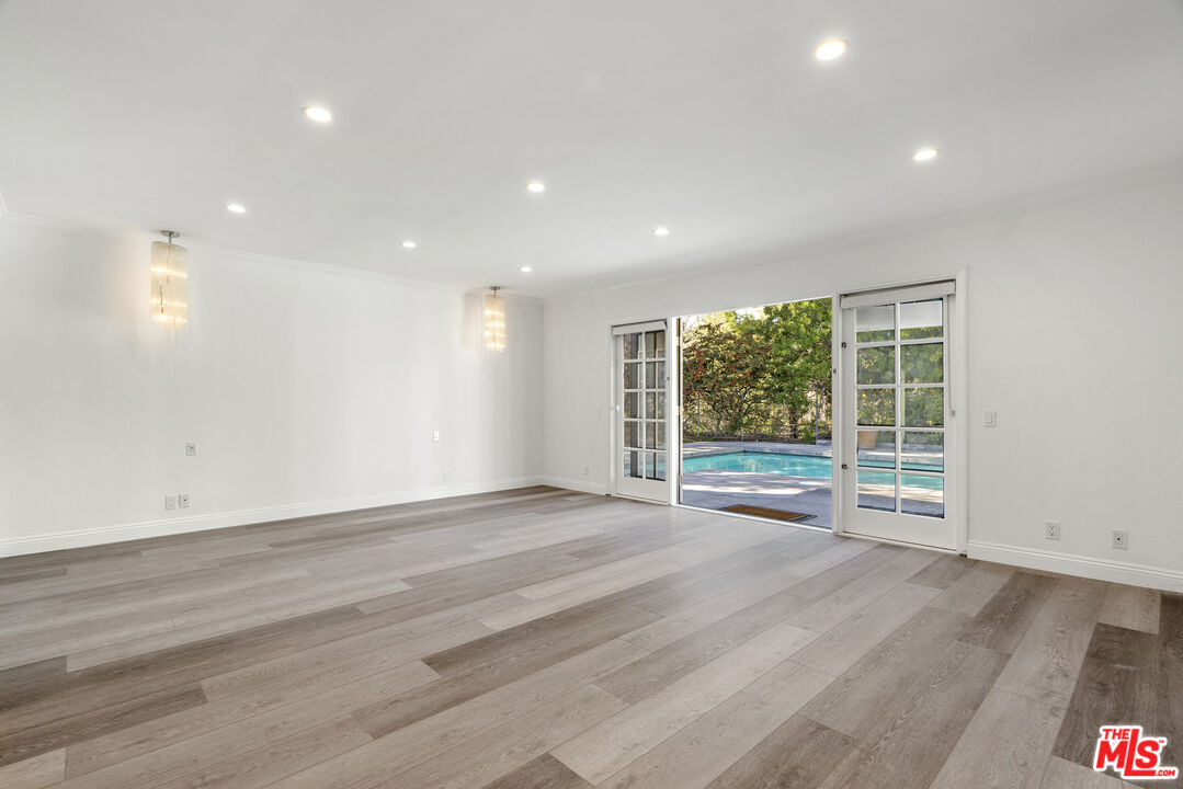 3217 Hutton Dr, Beverly Hills 