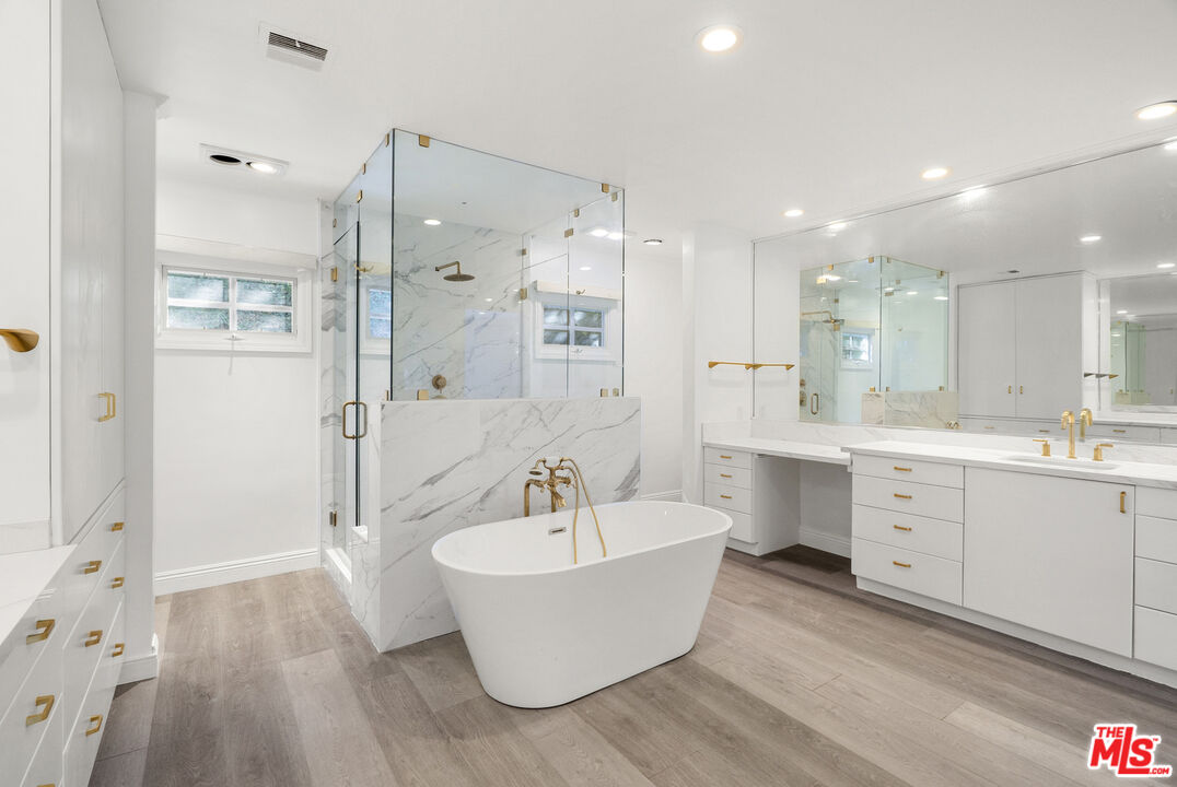 3217 Hutton Dr, Beverly Hills 