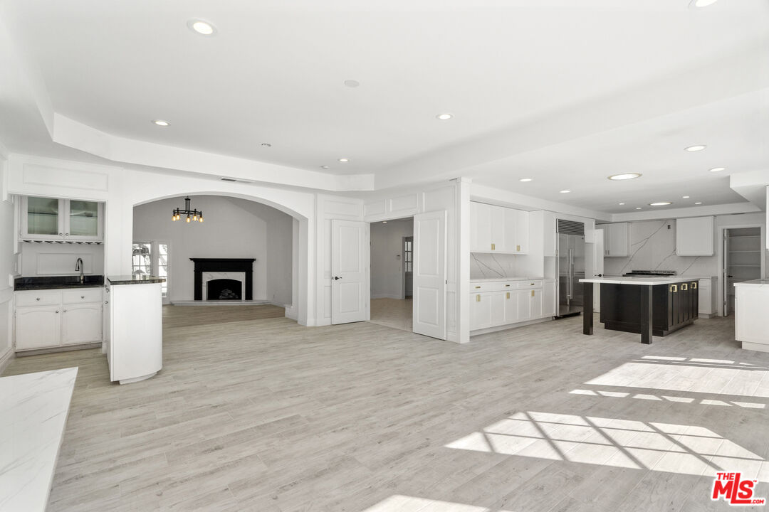 3217 Hutton Dr, Beverly Hills 