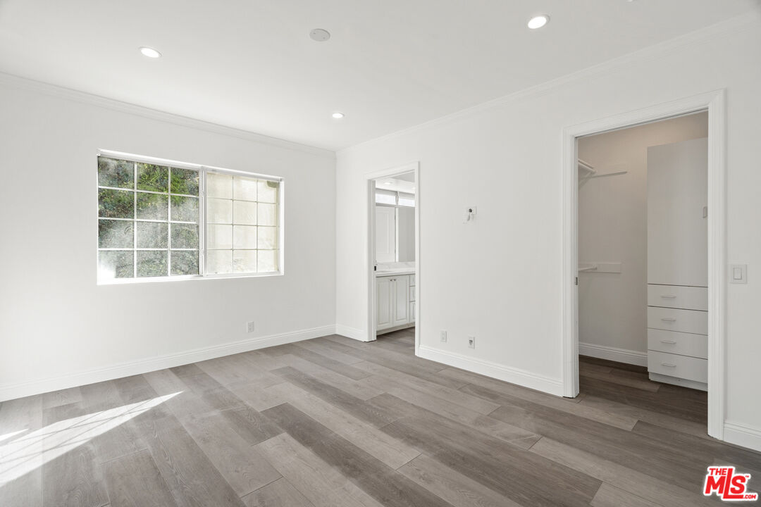 3217 Hutton Dr, Beverly Hills 