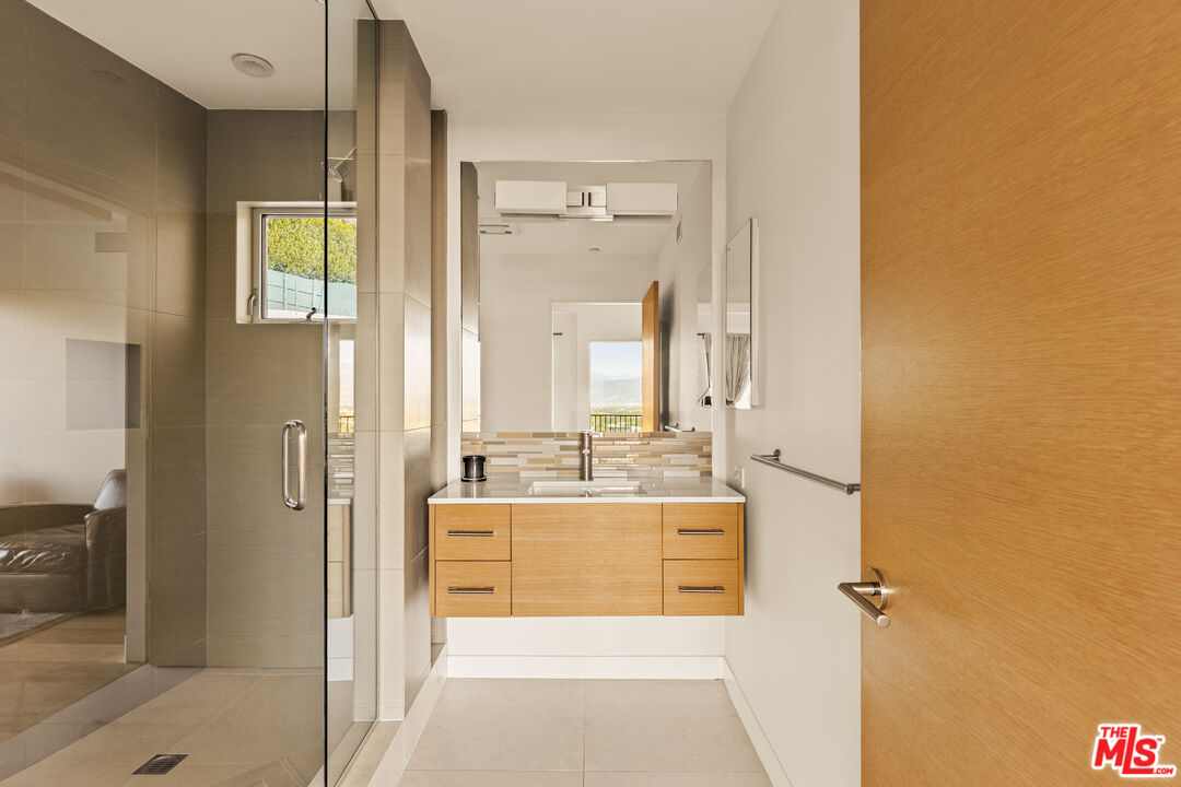 3631 Sunswept Dr, Studio City 