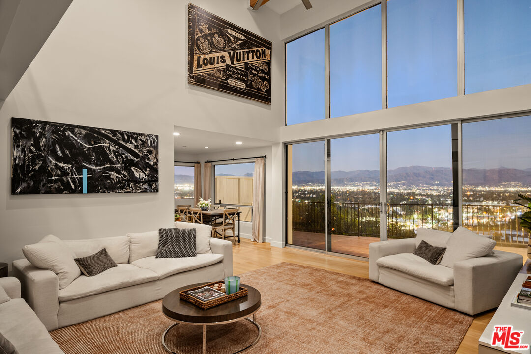 3631 Sunswept Dr, Studio City 