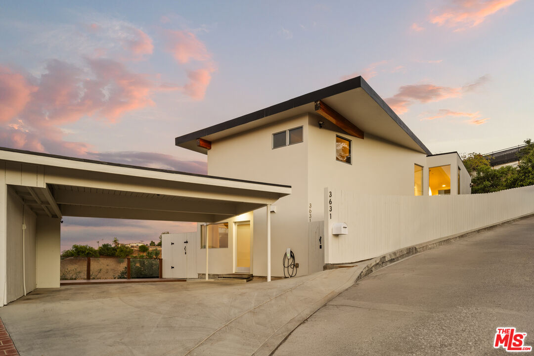 3631 Sunswept Dr, Studio City 