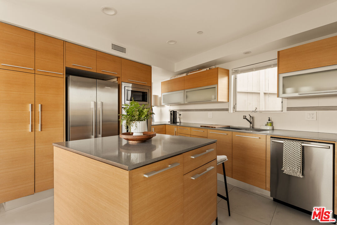 3631 Sunswept Dr, Studio City 