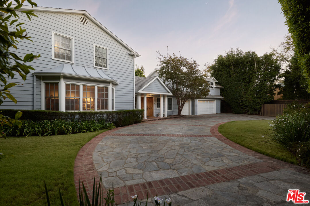 196 Granville Ave, Brentwood