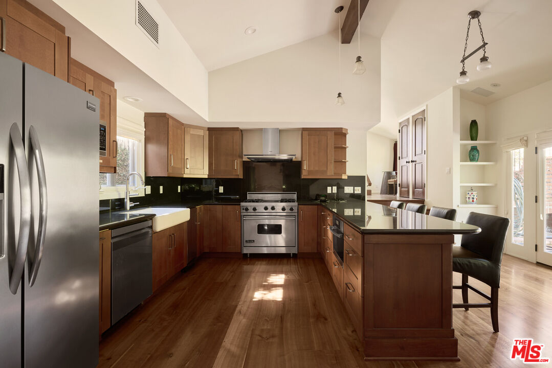 196 Granville Ave, Brentwood