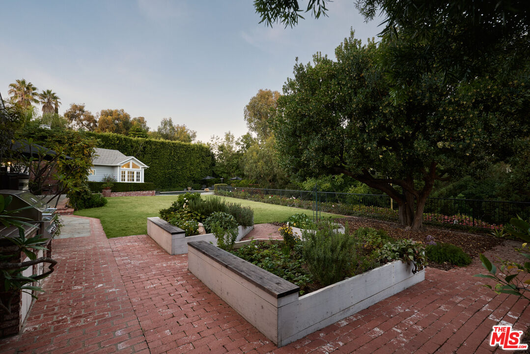 196 Granville Ave, Brentwood