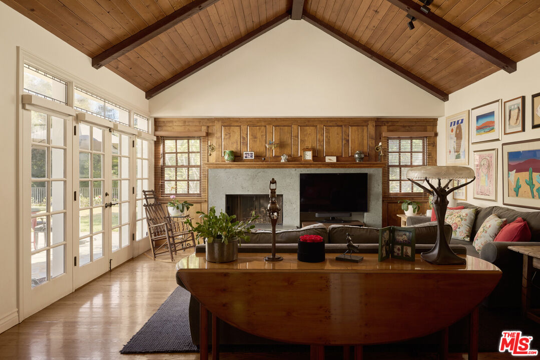 196 Granville Ave, Brentwood