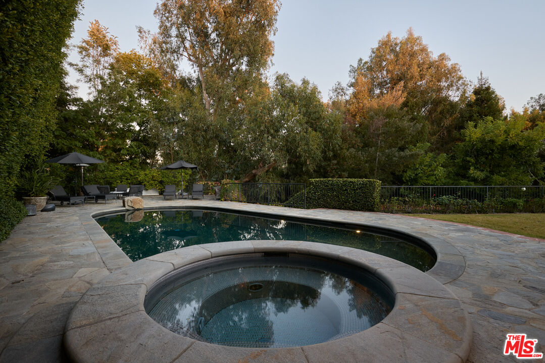 196 Granville Ave, Brentwood