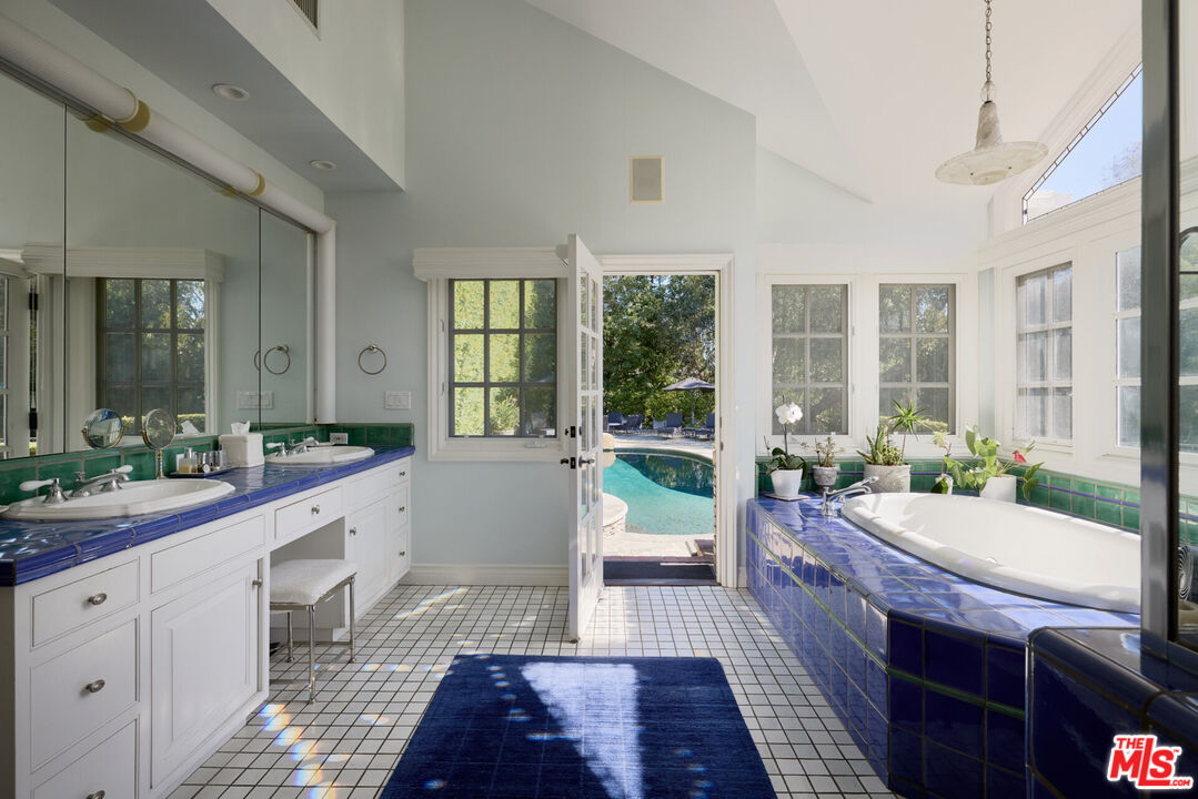 196 Granville Ave, Brentwood