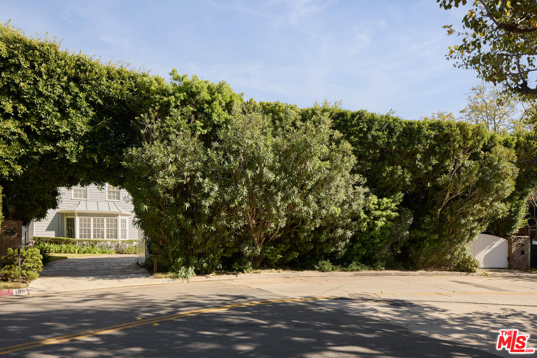 196 Granville Ave, Brentwood