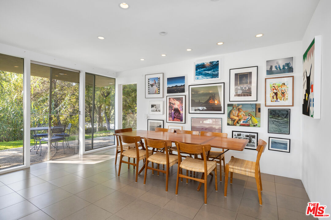 765 N Tigertail Rd, Brentwood