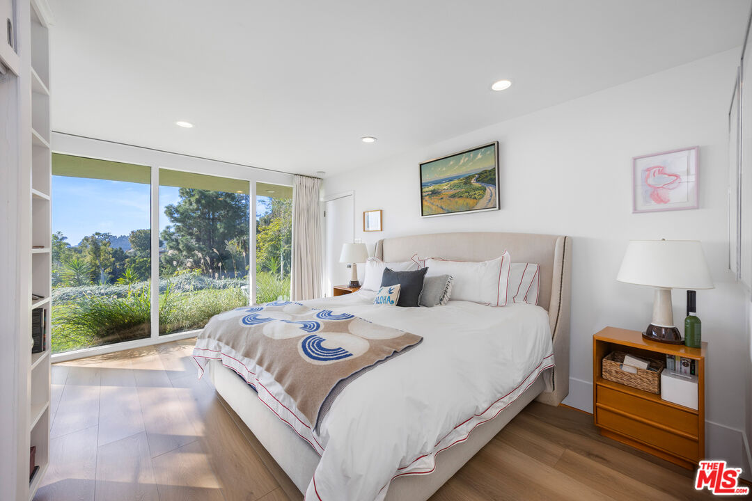 765 N Tigertail Rd, Brentwood