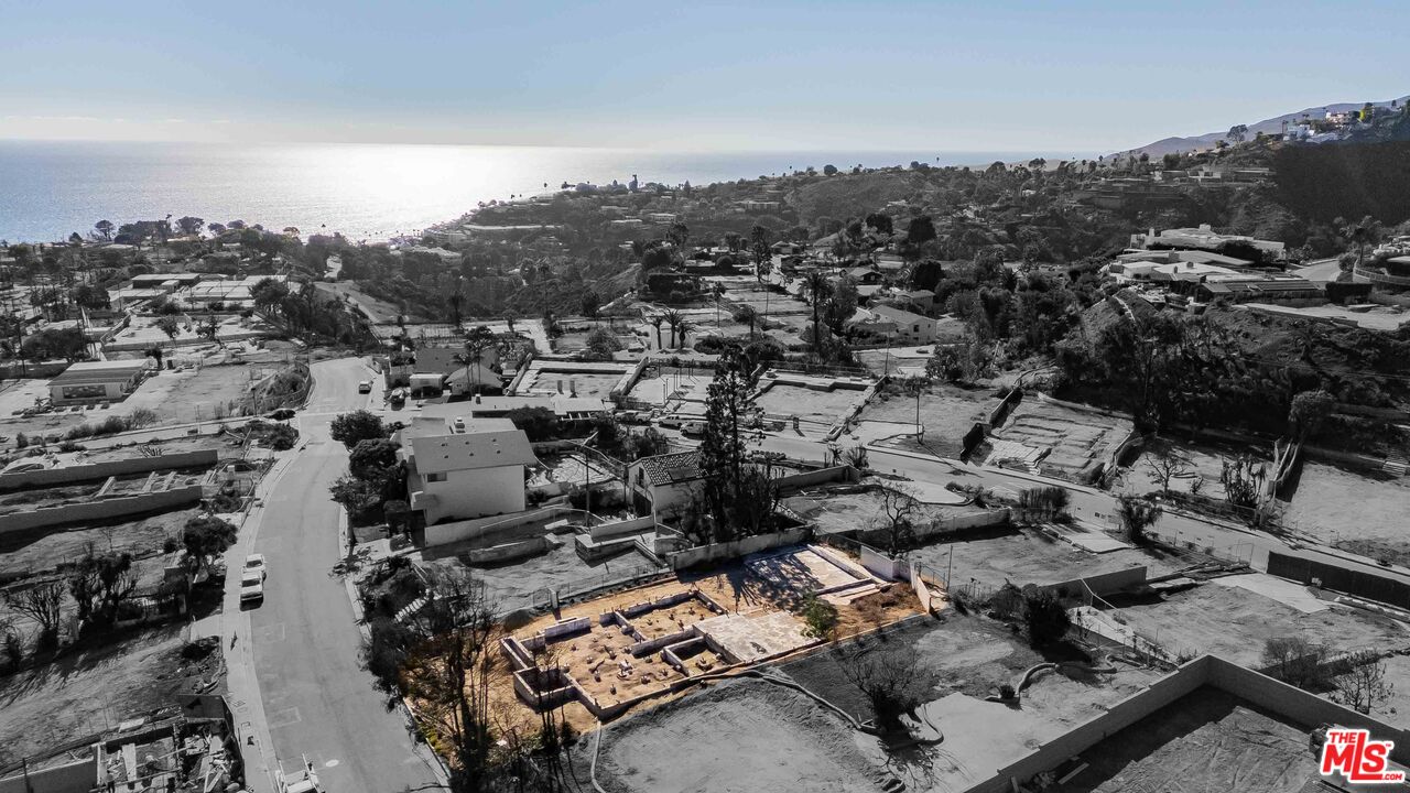 635 Lachman Ln, Pacific Palisades