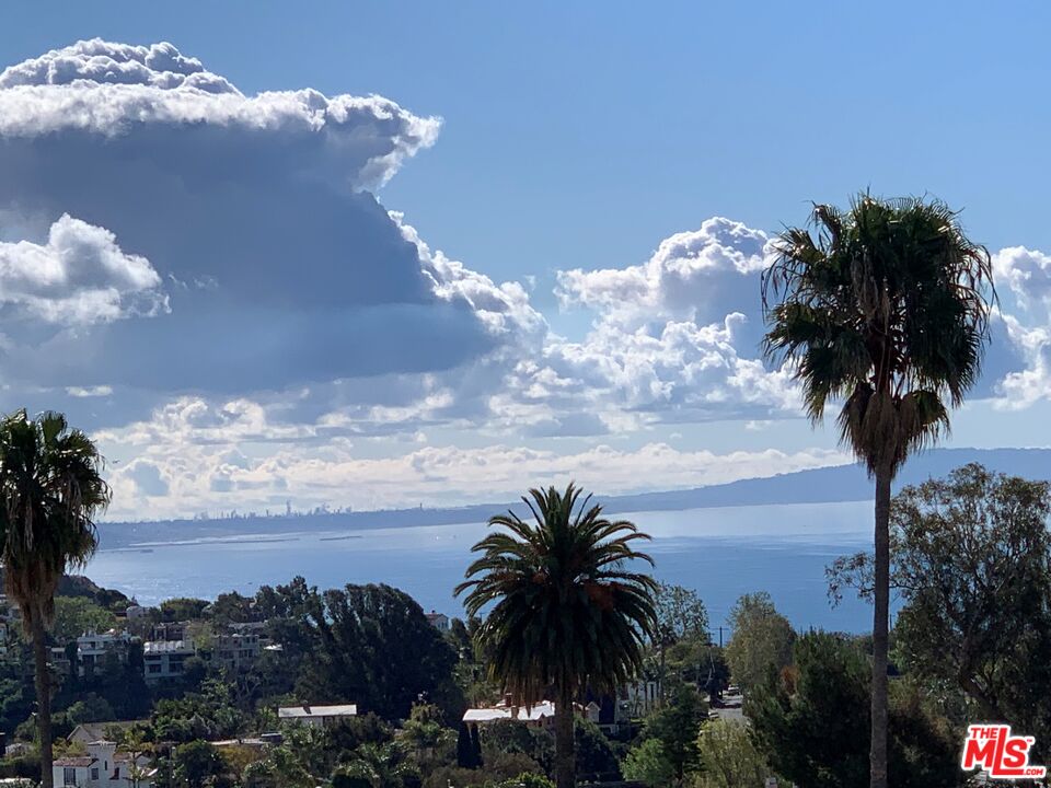 635 Lachman Ln, Pacific Palisades