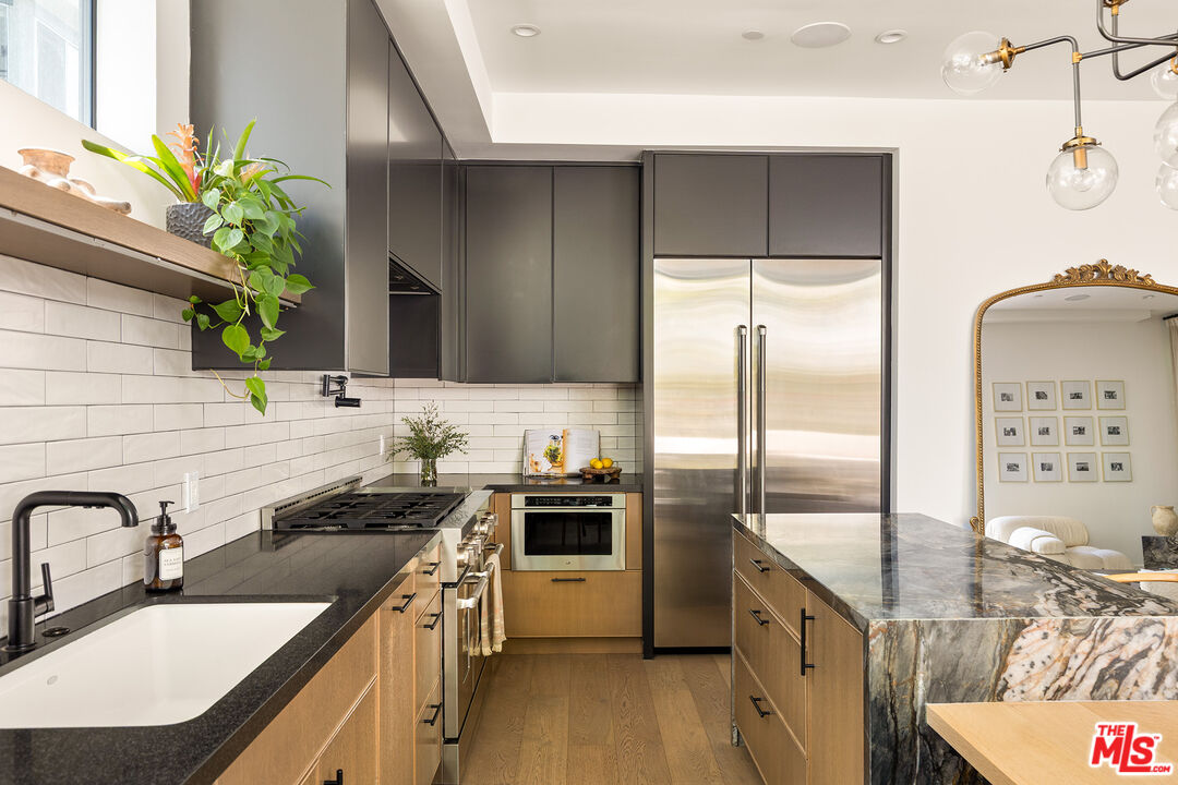 1927 18th St Unit: C, Santa Monica