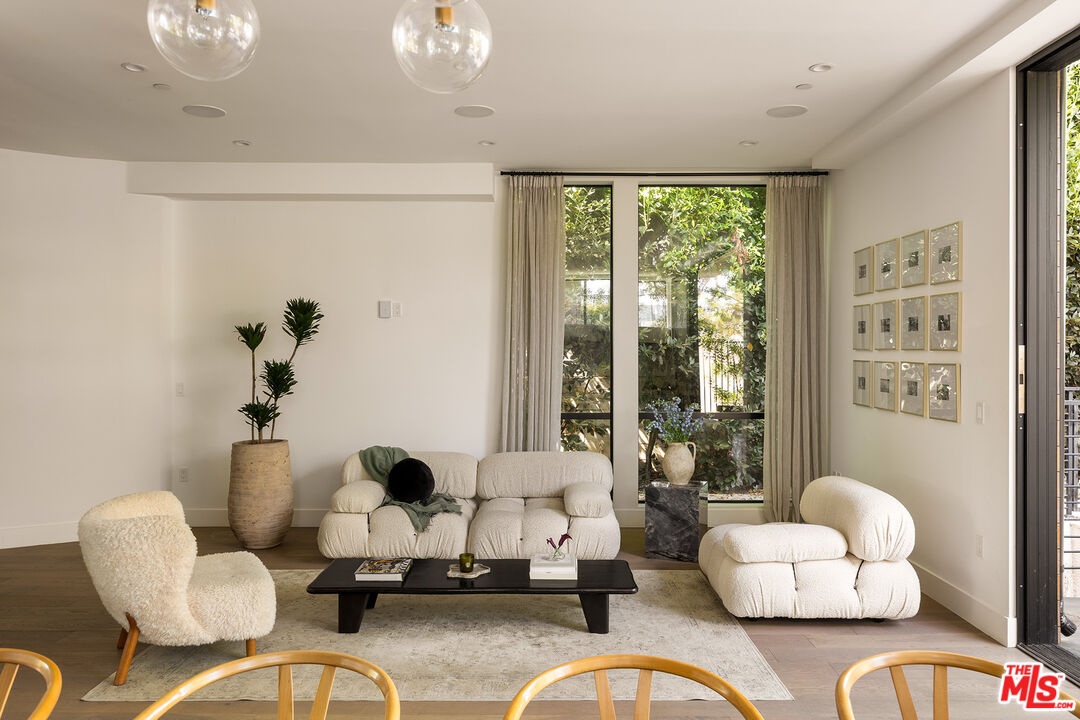 1927 18th St Unit: C, Santa Monica