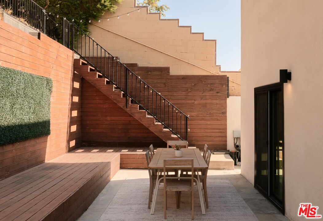 3763 Prestwick Dr, Los Feliz