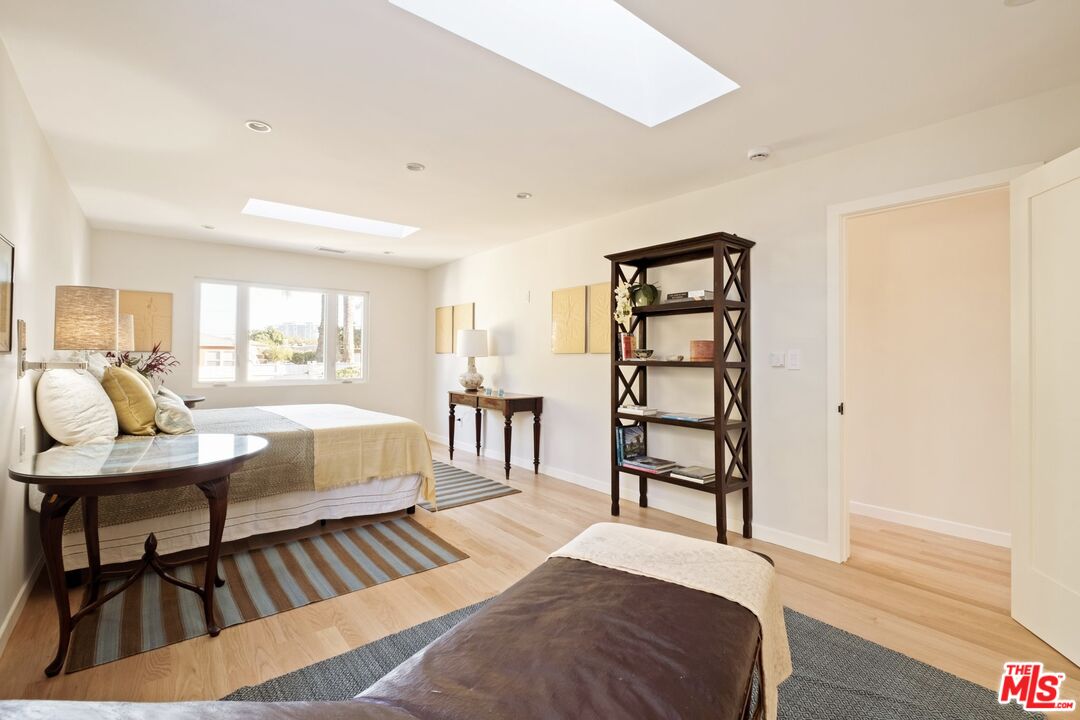 825 Coeur D Alene Ave, Venice