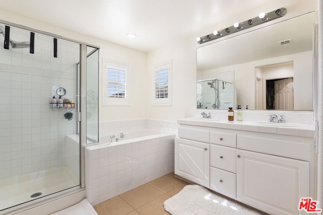 26951 Cape Cod Dr, Valencia