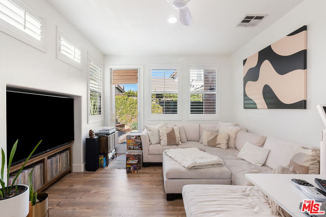 26951 Cape Cod Dr, Valencia