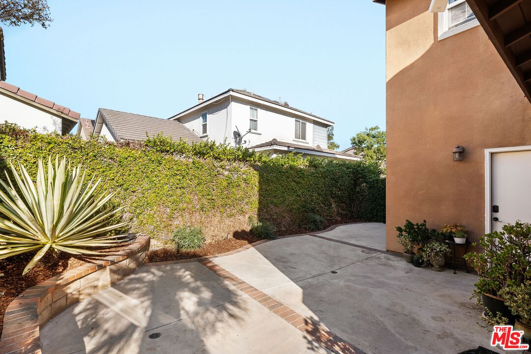 26951 Cape Cod Dr, Valencia