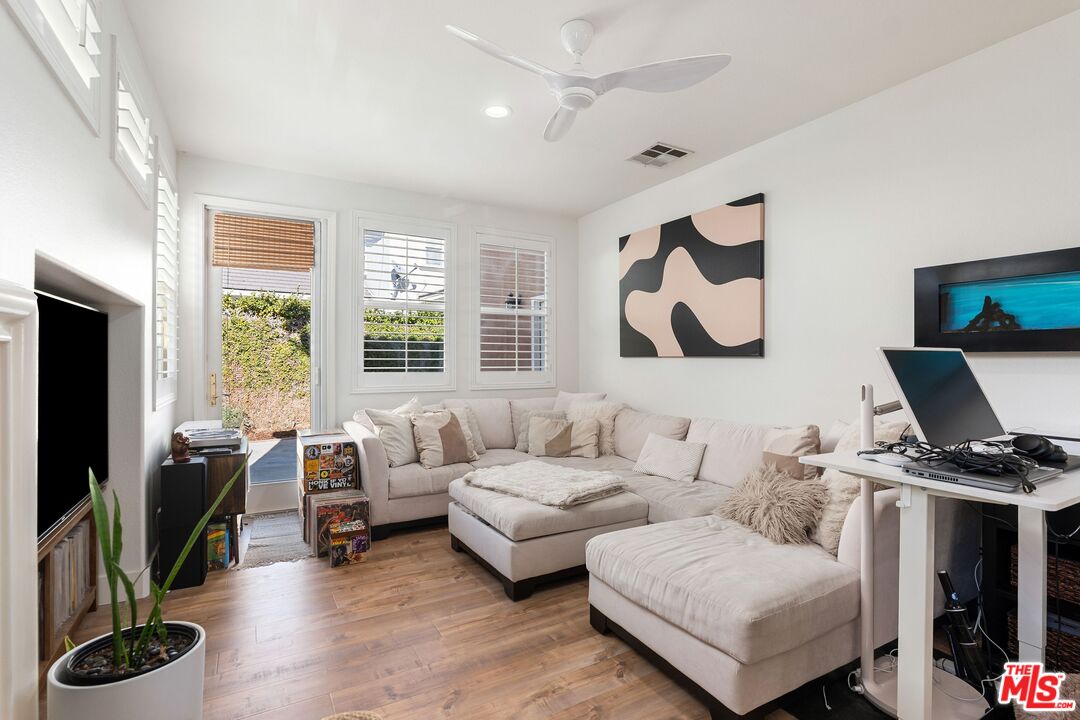 26951 Cape Cod Dr, Valencia