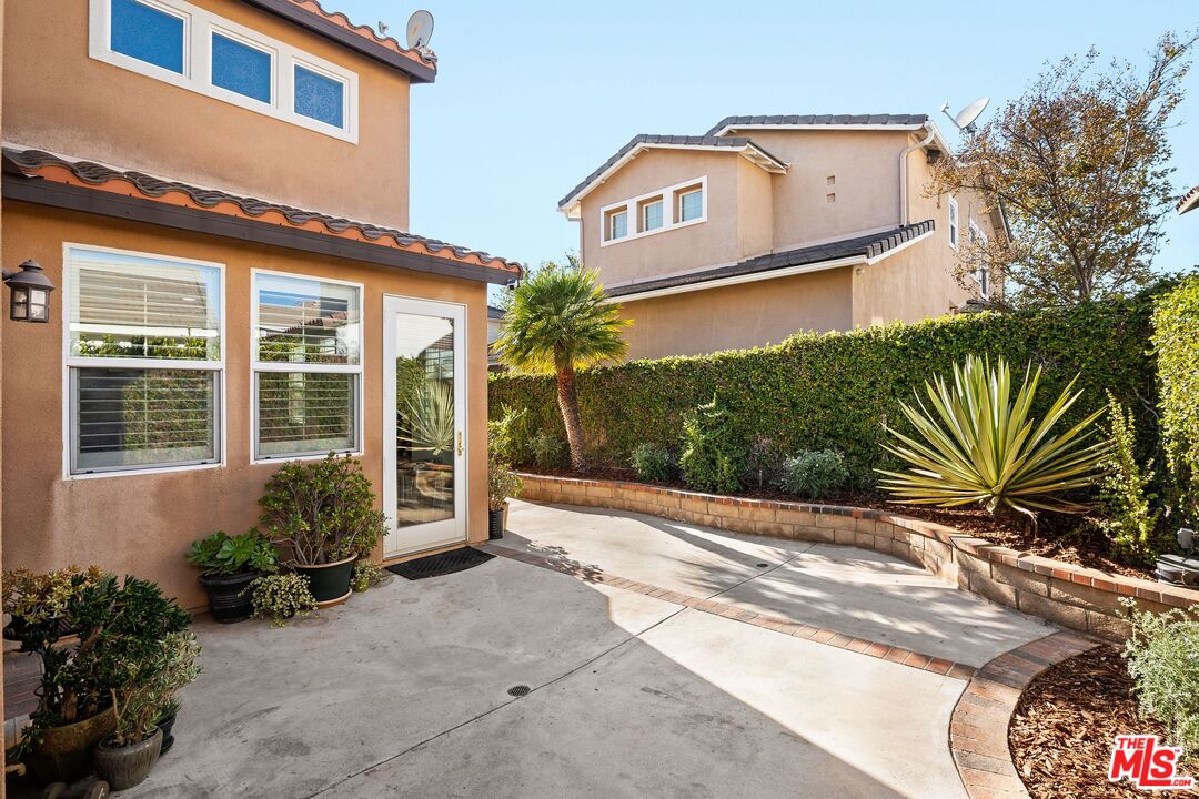 26951 Cape Cod Dr, Valencia