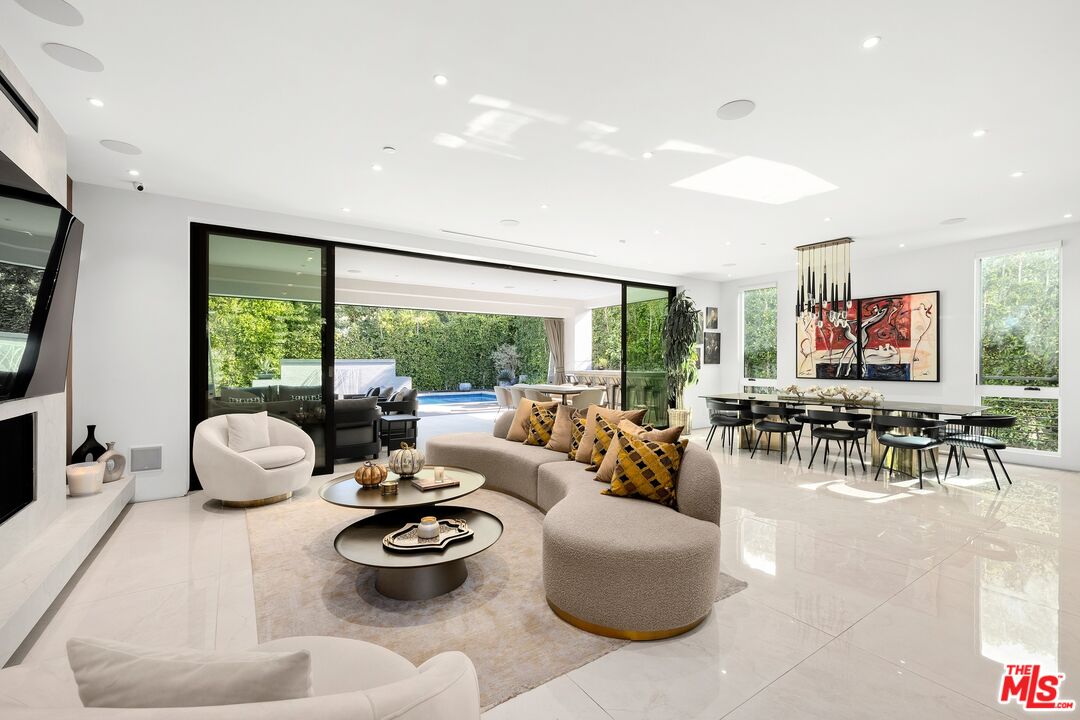 1940 Kelton Ave, Westwood