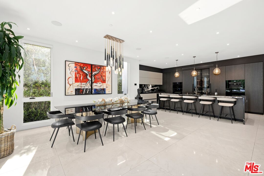 1940 Kelton Ave, Westwood