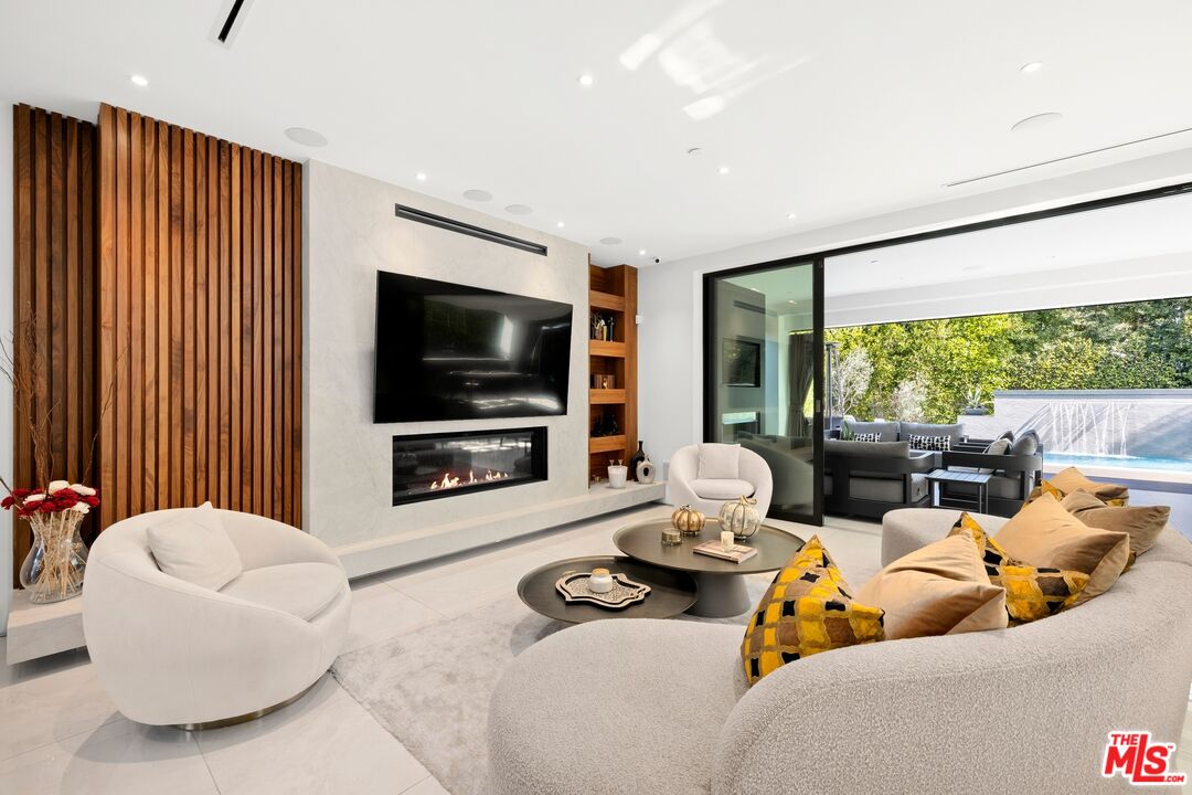 1940 Kelton Ave, Westwood