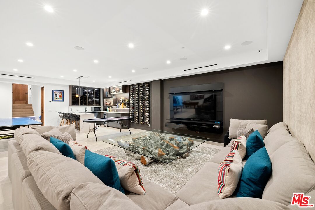 1940 Kelton Ave, Westwood